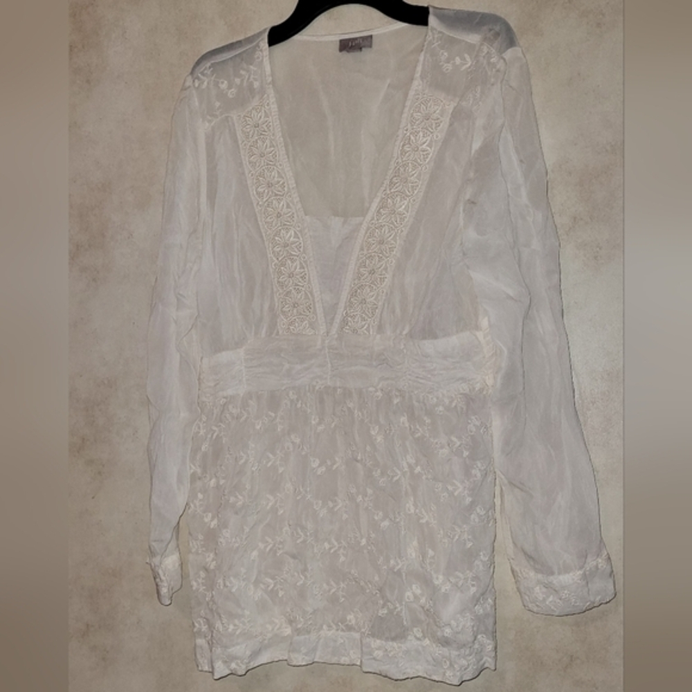 J. Jill Embroidered Floral Boho Peasant Blouse Top Size M White Rayon‎ V-Neck